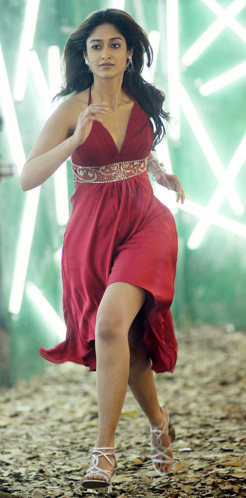 Ileana Sizzling Sexy and Red Ho...